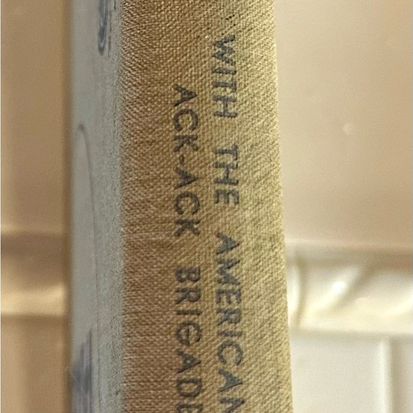 On Target: With the American & Australian Anti-Aircraft Brigade in New Guinea - Picture 2 of 10